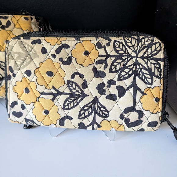 Vera Bradley Yellow and Black Floral Quilted Bag Set - Picture 6 of 11